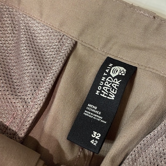 Mountain Hardware Men's Shorts - Picture 7 of 7